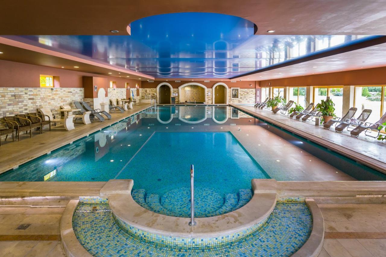 Hotel Gottwald Tata Ngoại thất bức ảnh